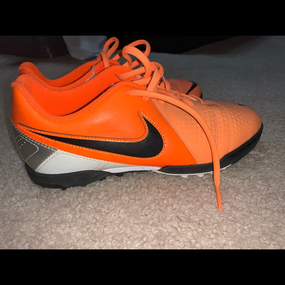 NIke kids Indoor Cleats